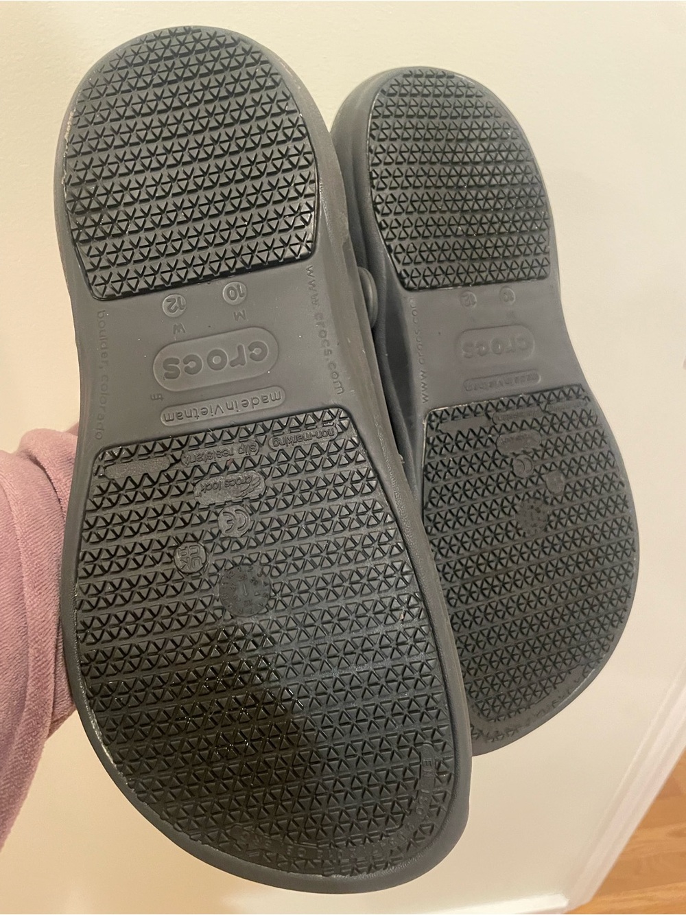 Crocs Bistro Work Clogs Black Slip Resistant Non Slip Shoes Mens 10 Womens 12 - Picture 6 of 6